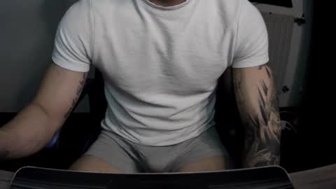 alejoduarte16 online show from December 3, 2025, 7:01 pm