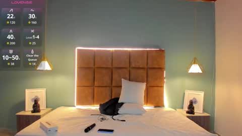 ALejoo Saenz online show from October 28, 2025, 2:15 am