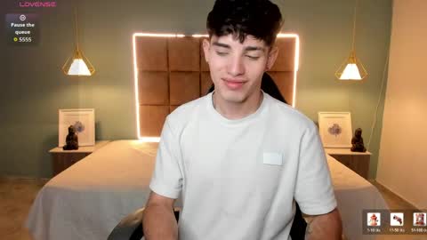 ALejoo Saenz online show from April 18, 2026, 5:55 am