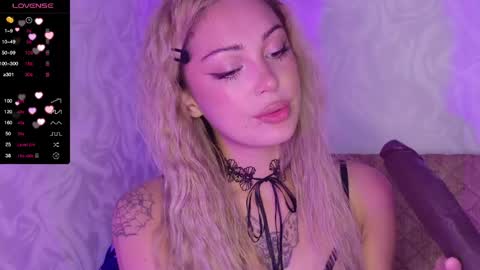 aleksacandy online show from May 3, 2026, 4:35 pm
