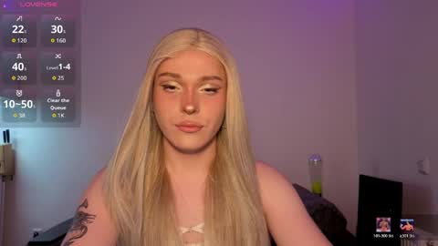 ALENA  INDEPENDENT MODEL online show from April 5, 2026, 2:25 pm