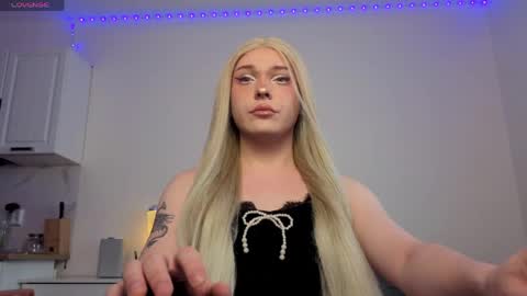 ALENA  INDEPENDENT MODEL online show from April 19, 2026, 2:27 pm