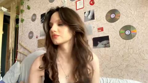 Snapshot of alenemacaskill chatting on May 13, 2026, 8:55 am Roniy online show from May 13, 2026, 8:55 am