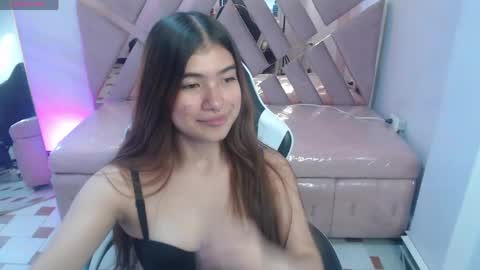 Snapshot of alesia_v chatting on May 26, 2026, 3:02 am Live 1000pm 600am COLOMBIAN HOUR online show from May 26, 2026, 3:02 am