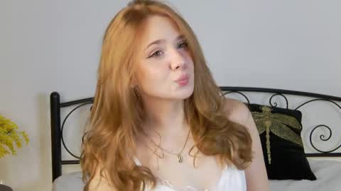 alessamay online show from April 15, 2026, 8:20 pm