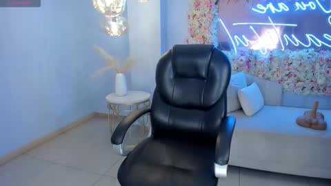 ALESSA ROMERO  online show from December 15, 2025, 8:02 pm