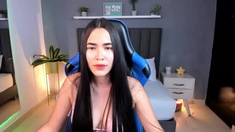 A L E S S I A online show from February 10, 2025, 9:04 pm