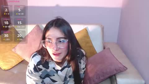 Alessia online show from October 3, 2025, 1:41 pm