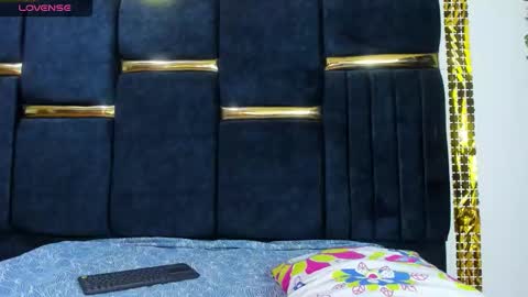 Alessie and scarlet online show from December 1, 2025, 11:15 am