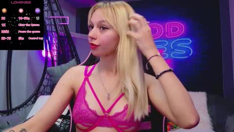 alessiacroft online show from November 8, 2025, 5:40 am