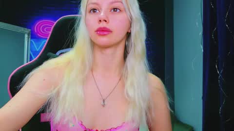 alessiacroft online show from February 15, 2026, 3:58 am