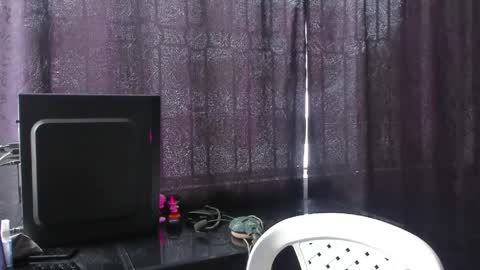 Snapshot of alessio_vale chatting on April 19, 2026, 5:23 pm alessio Vale online show from April 19, 2026, 5:23 pm
