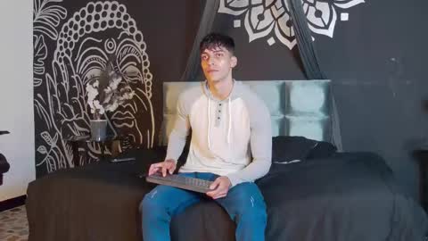 Snapshot of alessiovitale chatting on November 6, 2025, 12:06 pm Alessio online show from November 6, 2025, 12:06 pm