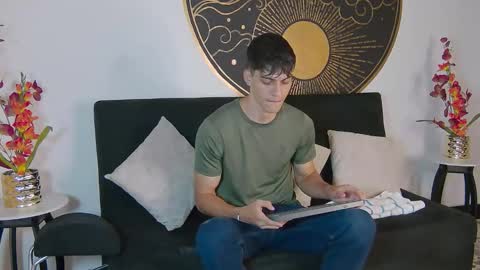 Snapshot of alessiovitale chatting on November 12, 2025, 12:38 pm Alessio online show from November 12, 2025, 12:38 pm