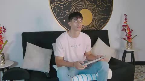 Snapshot of alessiovitale chatting on November 13, 2025, 12:04 pm Alessio online show from November 13, 2025, 12:04 pm