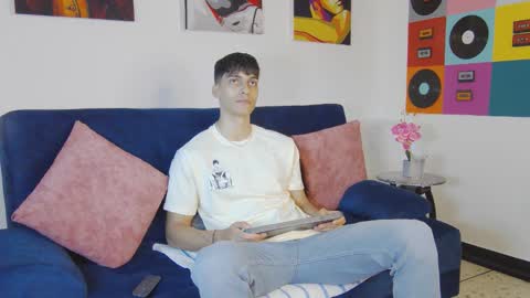 Snapshot of alessiovitale chatting on November 21, 2025, 12:15 pm Alessio online show from November 21, 2025, 12:15 pm