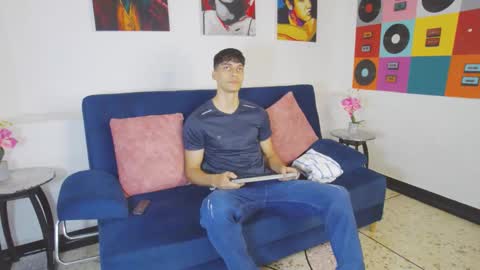 Snapshot of alessiovitale chatting on November 22, 2025, 12:04 pm Alessio online show from November 22, 2025, 12:04 pm