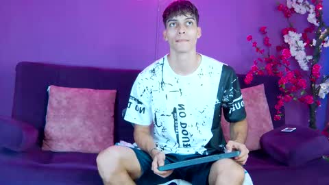 Snapshot of alessiovitale chatting on November 25, 2025, 12:16 pm Alessio online show from November 25, 2025, 12:16 pm