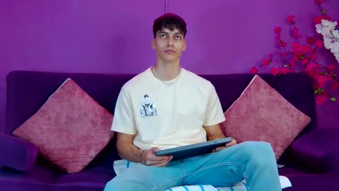 Snapshot of alessiovitale chatting on November 28, 2025, 12:19 pm Alessio online show from November 28, 2025, 12:19 pm