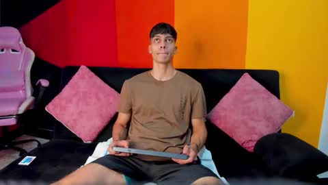 Snapshot of alessiovitale chatting on December 4, 2025, 12:03 pm Alessio online show from December 4, 2025, 12:03 pm