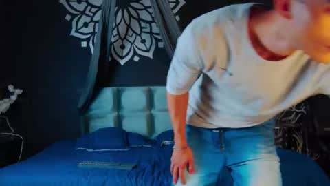 Snapshot of alessiovitale chatting on December 19, 2025, 12:12 pm Alessio online show from December 19, 2025, 12:12 pm