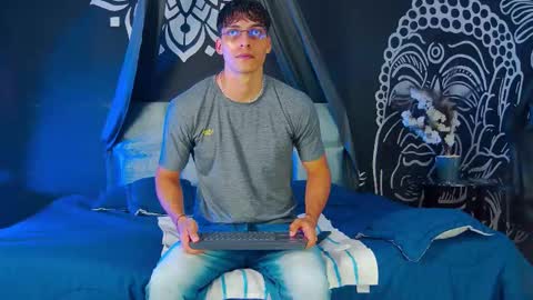 Snapshot of alessiovitale chatting on December 20, 2025, 12:01 pm Alessio online show from December 20, 2025, 12:01 pm