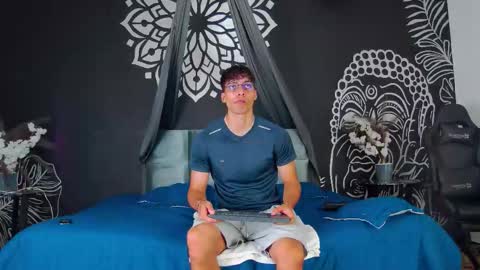 Snapshot of alessiovitale chatting on December 21, 2025, 1:18 pm Alessio online show from December 21, 2025, 1:18 pm