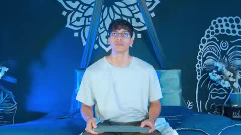 Snapshot of alessiovitale chatting on January 7, 2026, 12:29 pm Alessio online show from January 7, 2026, 12:29 pm