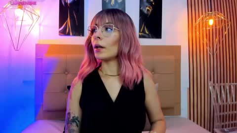 Aleszia online show from November 13, 2025, 7:24 pm