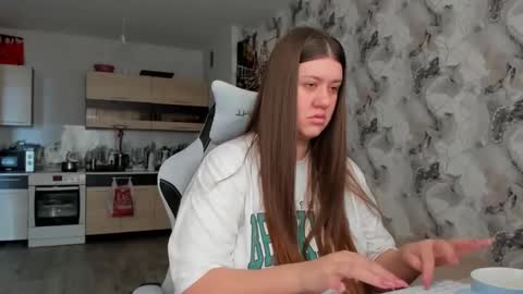 Aletta Oushen online show from November 22, 2025, 5:50 am