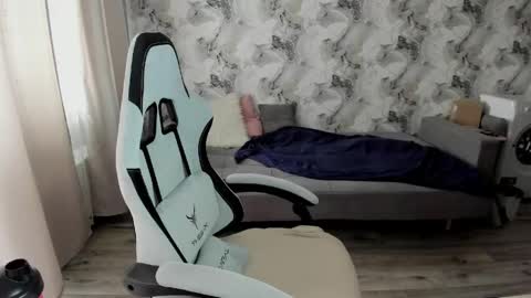 Aletta Oushen online show from April 19, 2026, 10:14 am