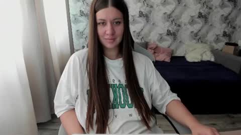 Snapshot of aletta_oushen chatting on July 4, 2026, 9:04 am Aletta Oushen online show from July 4, 2026, 9:04 am