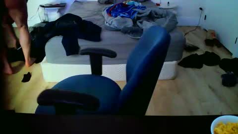 alex42696969 online show from February 6, 2026, 2:27 am