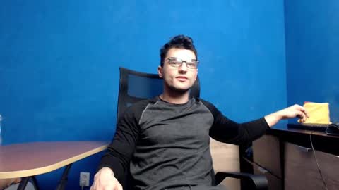 Snapshot of alex_blu chatting on December 2, 2024, 7:25 am Alex online show from December 2, 2024, 7:25 am