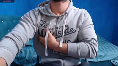 Snapshot of alex_blu chatting on October 8, 2025, 10:35 am Alex online show from October 8, 2025, 10:35 am