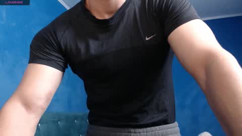 Snapshot of alex_blu chatting on October 9, 2025, 8:34 am Alex online show from October 9, 2025, 8:34 am