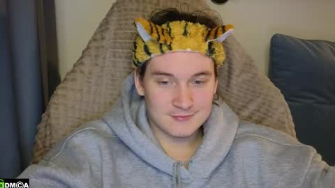 FAVORITE online show from April 19, 2026, 6:10 pm