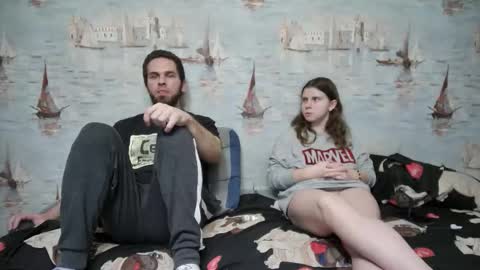 Alex and Sarah online show from November 9, 2025, 6:50 pm