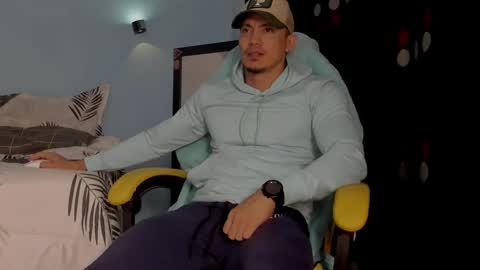 alex_sthorm online show from November 17, 2025, 4:40 am