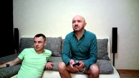 Alex and Tobey online show from November 19, 2025, 3:39 am