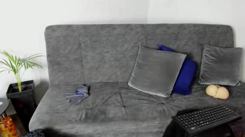 Alex Woll online show from September 17, 2025, 9:33 am