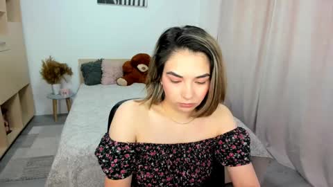 Snapshot of alexa_dolly chatting on May 5, 2026, 8:11 am Alexa online show from May 5, 2026, 8:11 am