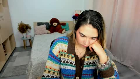 Snapshot of alexa_dolly chatting on May 13, 2026, 9:39 am Alexa online show from May 13, 2026, 9:39 am