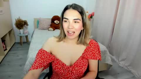 Snapshot of alexa_dolly chatting on June 18, 2026, 6:35 am Alexa online show from June 18, 2026, 6:35 am