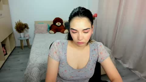 Snapshot of alexa_dolly chatting on June 24, 2026, 7:51 am Alexa online show from June 24, 2026, 7:51 am