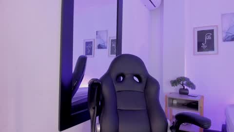 Alexa Millers online show from February 6, 2025, 10:48 am