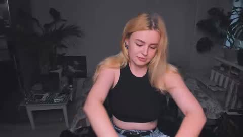 alexa_pirs online show from September 13, 2025, 3:23 pm