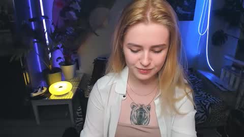 alexa_pirs online show from November 7, 2025, 3:01 pm