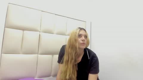 alexa_prada online show from July 15, 2026, 3:17 pm