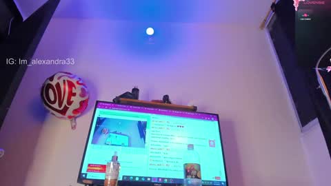 Snapshot of alexa_will chatting on December 5, 2024, 1:14 am alexa_will online show from December 5, 2024, 1:14 am